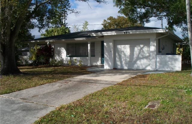993 44TH AVENUE NE - 993 44th Avenue Northeast, St. Petersburg, FL 33703