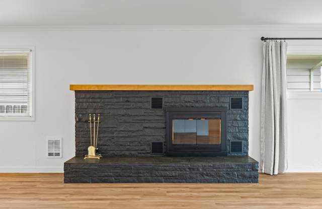 116 West 3rd Street Gallery 3