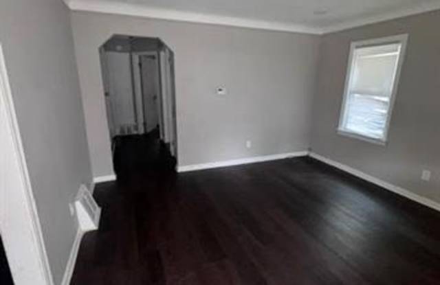 7337 Woodmont Avenue Gallery 3