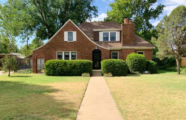 Beautiful 3-Bedroom Home with Natural Lighting! - 1919 31st Street, Lubbock, TX 79411 Beautiful 3-Bedroom Home with Natural Lighting! - 1919 31st Street, Lubbock, TX 79411