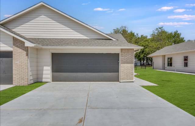 Exquisite 3 Bedroom 2 Bathroom Home Located Near 119th  Kellogg - 12794 West Wheatland Court, Wichita, KS 67235