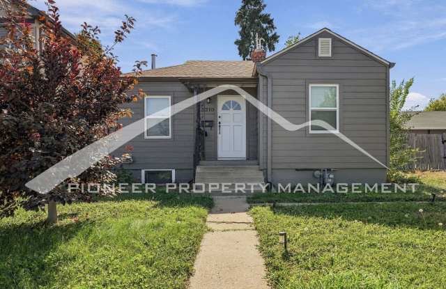 Stunning Home with Fenced Yard and Washer/Dryer Gallery 1