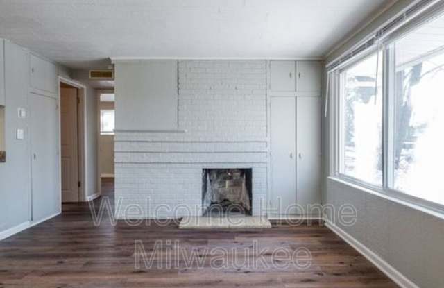 6078 N 39th Street Gallery 4