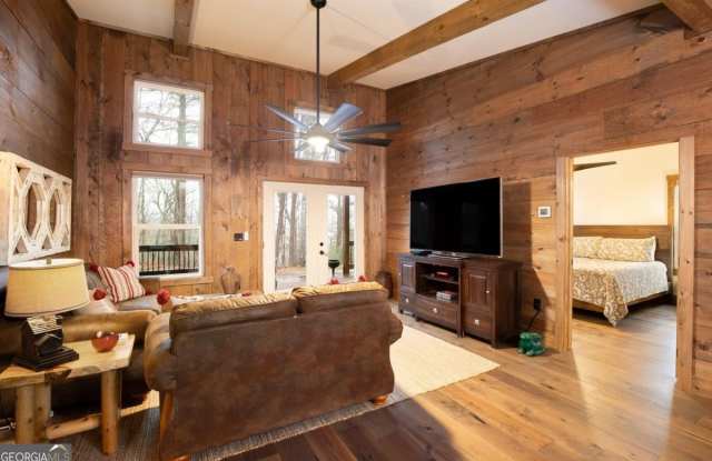 642 Crabapple Drive Gallery 3