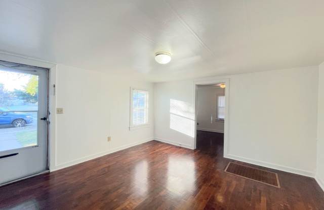 Remodeled 1 bedroom home Gallery 3