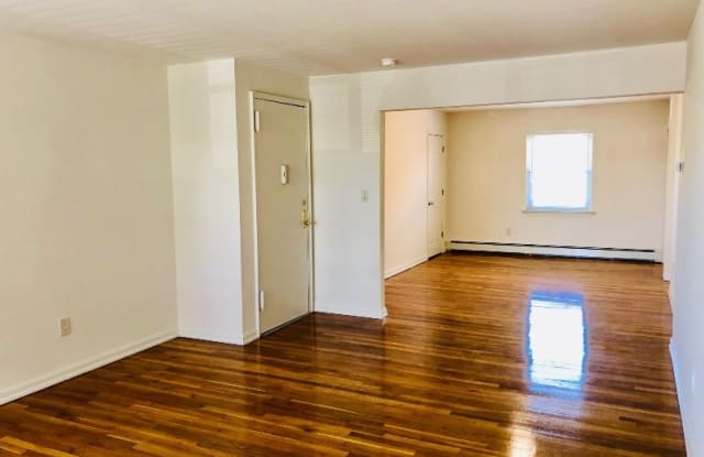 1 Soundview Gardens D - 1 Soundview Gdns, Port Washington North, NY 11050