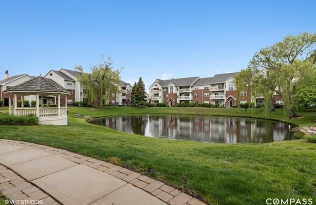 14 Sterling Circle - 14 Sterling Cir, Wheaton, IL 60189