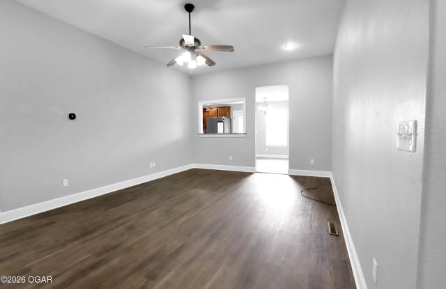 2019 S Pennsylvania Avenue Gallery 2
