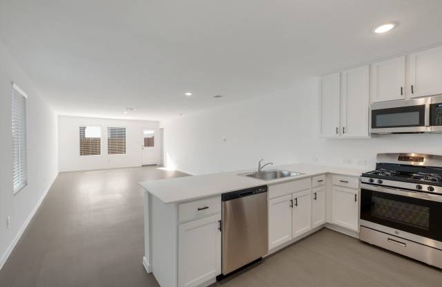 New Rent Rate! Modern 4/2 in East Central/ Sapphire Grove photos photos