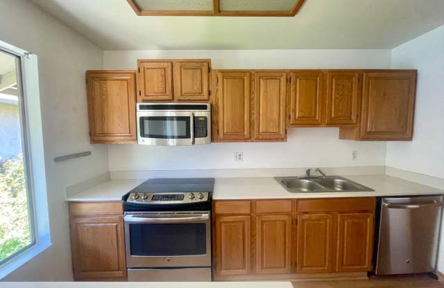 1 Bedroom Condo Near Downtown WC - 2560 Walnut Boulevard, Walnut Creek, CA 94596