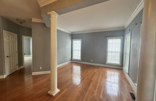 Fabulous home! 5 Bedrooms, 4 Bathrooms!!   ***HALF OFF FIRST FULL MONTH RENT*** Gallery 3