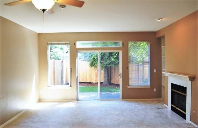 Charming Townhome with Private Yard and Garage - 23908 Bothell Everett Highway, Bothell, WA 98021