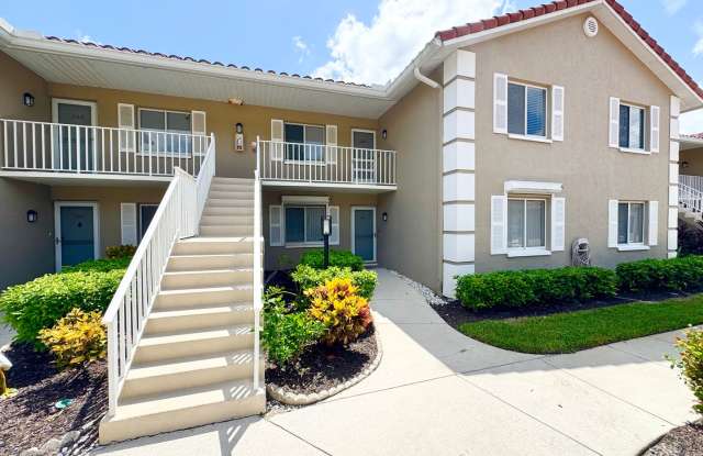 ** ROYAL WOOD ** 2 + DEN / 2 BATH - CONDO - GARAGE - GREAT AMENITIES - ANNUAL RENTAL photos photos