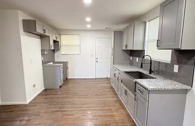 3145 Locke Drive Southeast Gallery 2