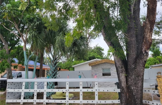 2343 Canal Street - 2343 Canal Street, Fort Myers, FL 33901