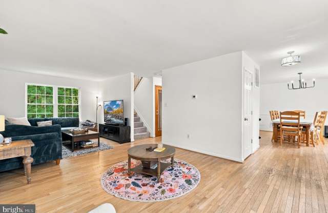 22208 ORIOLE Drive Gallery 4