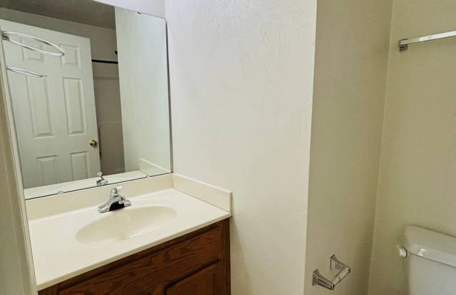 3 Bedroom 2.5 Bath Townhouse Gallery 3
