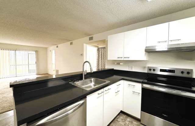 25100 Sandhill Blvd Bldg M Unit 104 Gallery 1