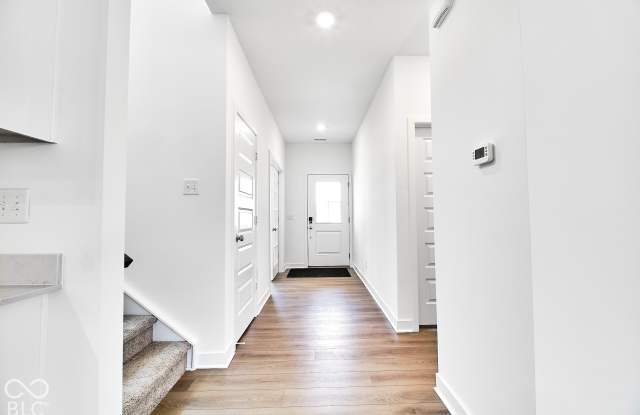 394 Eisenhower Street Gallery 3