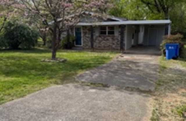 Alcoa City services and Schools 3 bedroom  home. call Debra Johnson 865-591-8281 photos photos