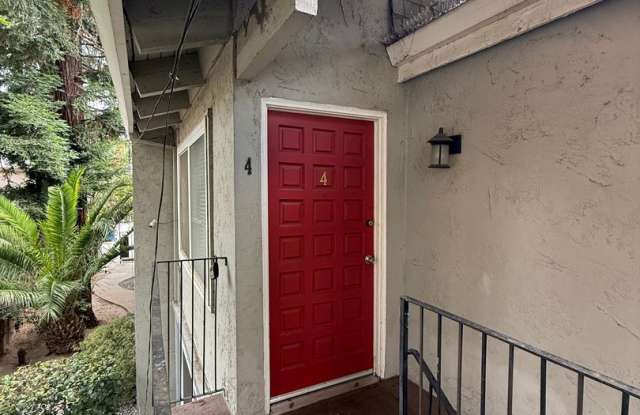 Charming 1 bedroom, 1 bath, 650SF, upstairs unit, apartment in a quiet complex! photos photos