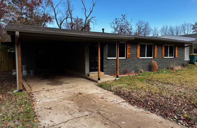 Welcome to this beautifully remodeled three-bedroom, two-bathroom home located in Russellville, AR. - 1001 East F Street, Russellville, AR 72801