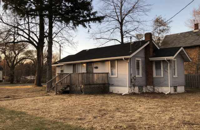 HUGE HOME WITH A TON OF SPACE! photos photos