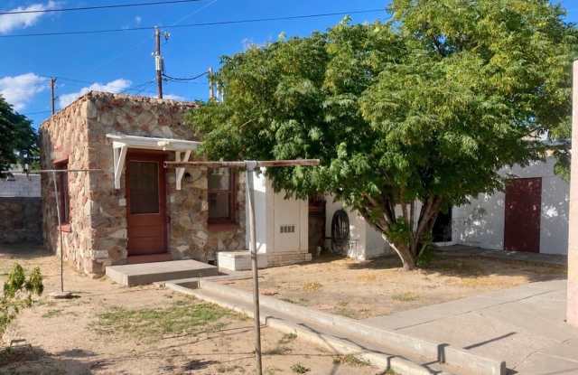 Beautiful central, fully remodeled guest house 1 bedroom - 1 bath Gallery 1