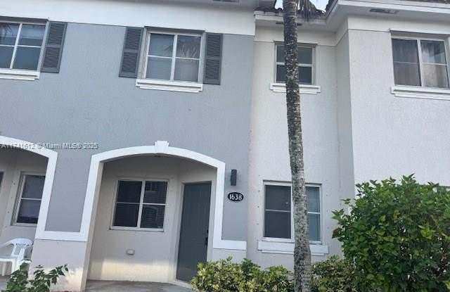 1638 SE 31st Ct - 1638 Southeast 31st Court, Homestead, FL 33035