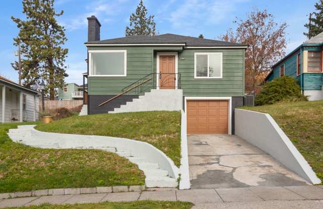 Spacious 3 bedrooms and 2 bathrooms home for rent in Northwest Spokane photos photos