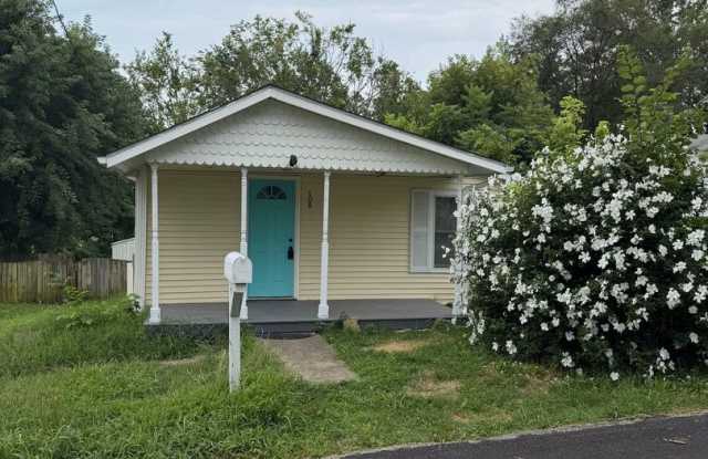 Charming 2 Bed 1 Bath Home with Fenced Backyard in Excelsior Springs Gallery 3