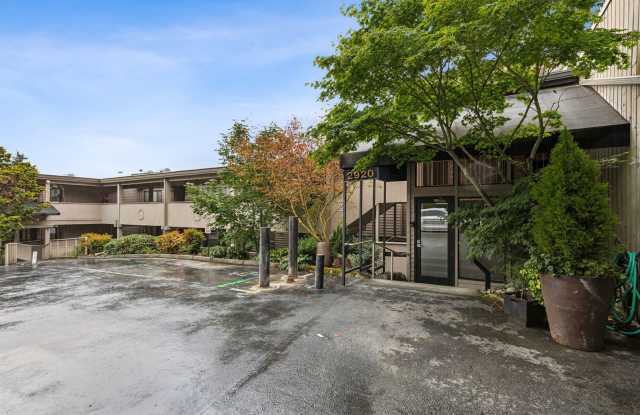 2 Bed / 2 Bath updated Mercer Island condo $2,945/mo - 2920 76th Avenue Southeast, Mercer Island, WA 98040