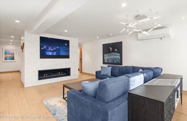 447 E Cooper Avenue Gallery 4