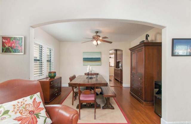 1033 Encino Row Gallery 4
