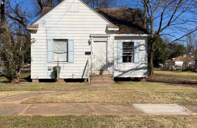 1/2 OFF FIRST MONTH'S RENT LARGE REMODELED 3 BEDROOM HOUSE photos photos