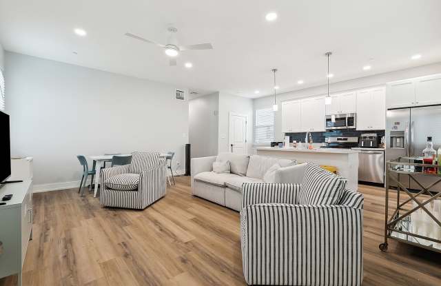 Elegant 3 Bedroom, 2.5 Bath Apartment photos photos