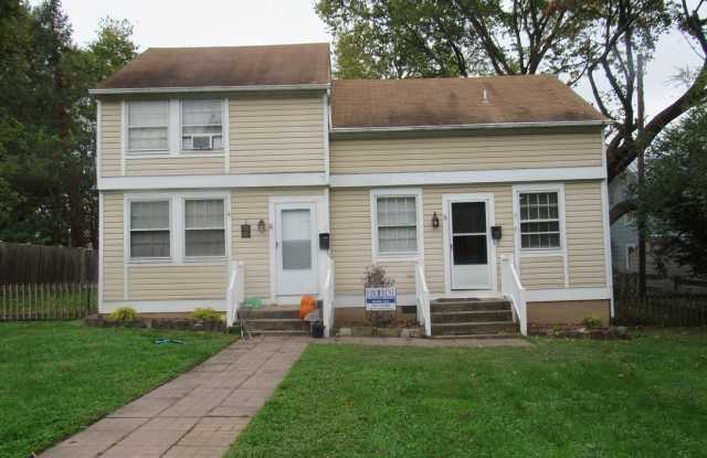 Leesburg One bedroom duplex in Historic District - 8 Monroe Street Southeast, Leesburg, VA 20175