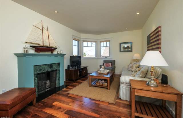 3779 Sea Otter House Gallery 3