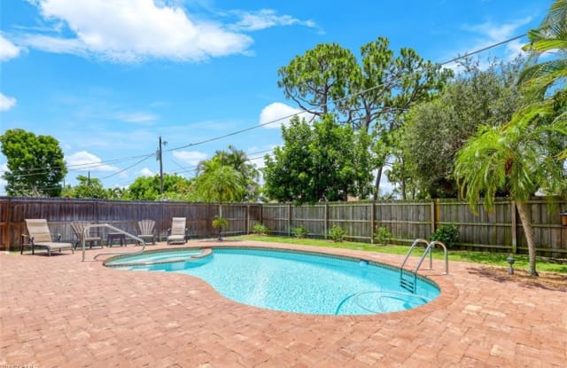 644 94th AVE N - 644 94th Avenue North, Naples Park, FL 34108