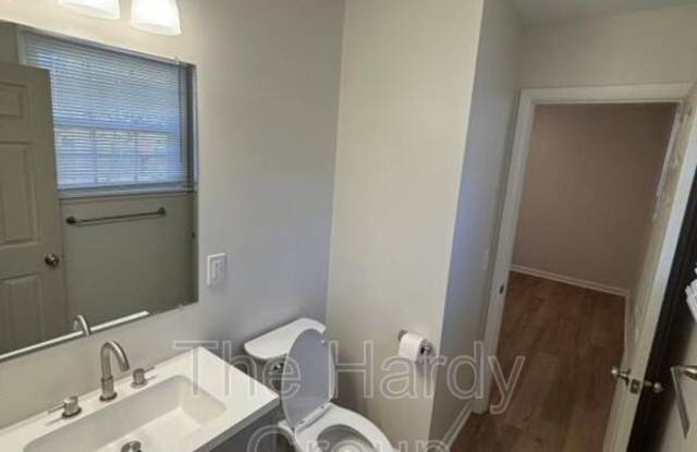 108 Southwood Ln Gallery 4