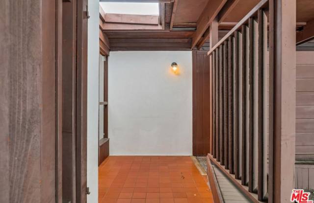 1995 ESCARPA Drive Gallery 4
