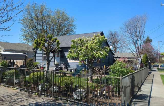 527 E Cherry **Basement Apartment - Flat Rate of $50/month for All Utilities** Gallery 3