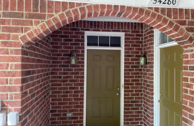 Shelby Township - 3 Bedroom, 2 Bath, Attached Garage Gallery 4