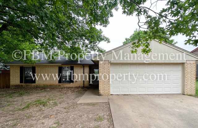 921 Park Place - Beautiful 3 Bedroom, 2 Bathroom Brick Home in Midlothian, TX! - 921 Park Place Boulevard, Midlothian, TX 76065