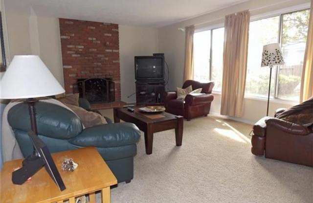 Off of Highland Drive close to cal poly! Approx 2000 feet to Highland Drive Cal Poly Entrance! photos photos