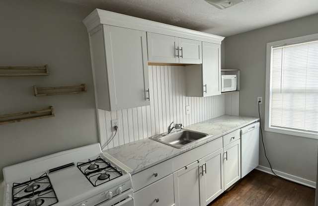 59 Elmhurst Circle - 59 Elmhurst Circle, West Hartford, CT 06110