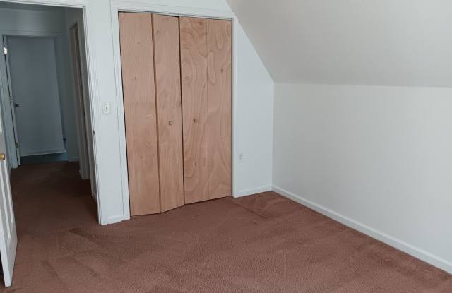 For Rent: 4-bedroom 2-bathroom single family home! Available NOW! photos photos