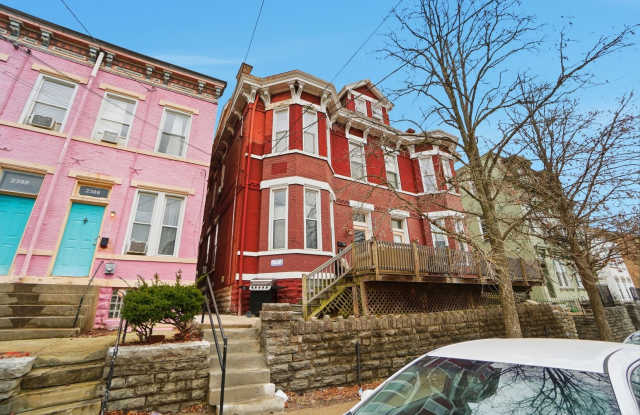 6 Bed/2 Bath on Wheeler Mins. from UC for Only $700/pp ($4,200/mo) Gallery 1