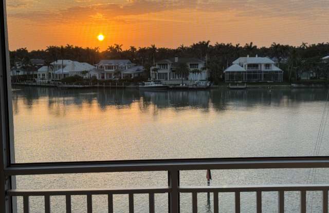 2600 Gulf Shore Boulevard North photos photos
