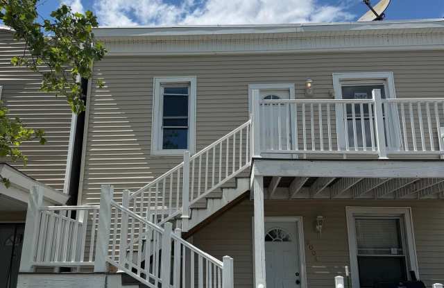 2009 Blaine Ave Gallery 1